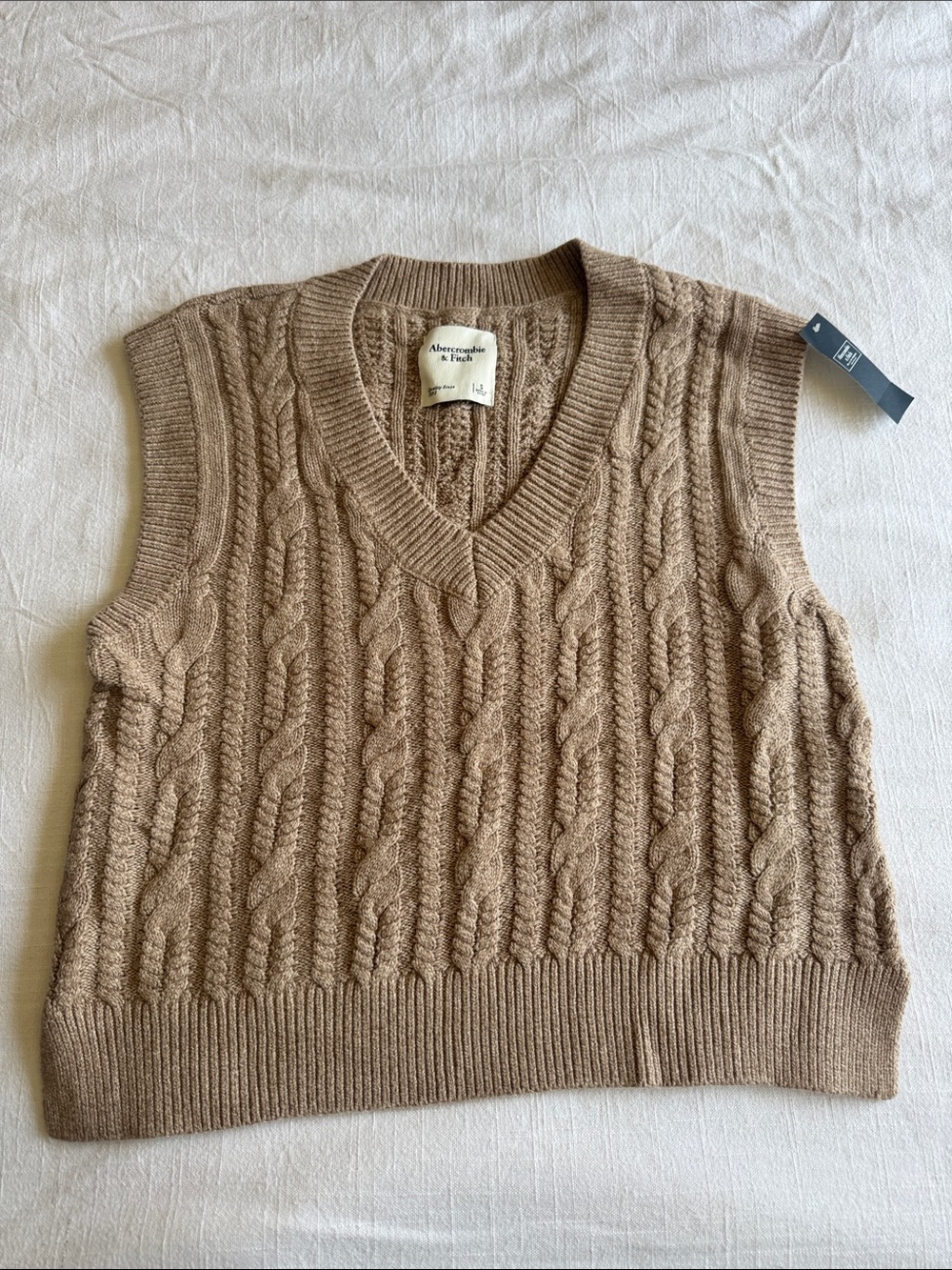 NWT Abercrombie & Fitch Cable Knit V-Neck Sweater Vest - Taupe
